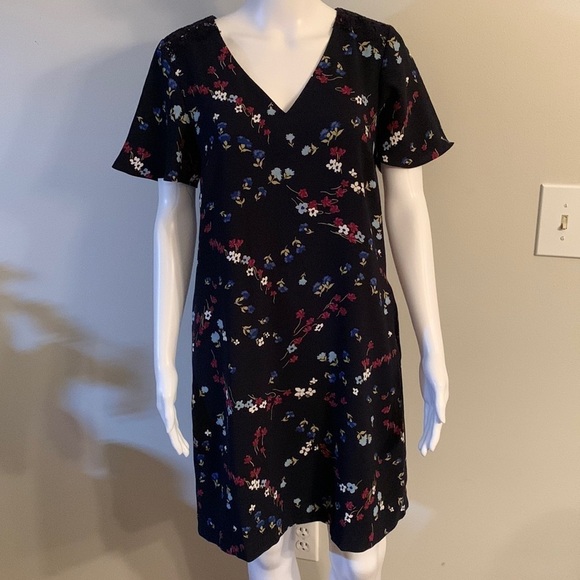 Ann Taylor Mini Dress with Lace on shoulders. Size small, good condition - Picture 1 of 7